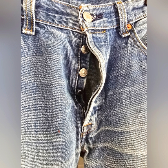 Vintage Levi's Distressed Jeans - Picture 3 of 9